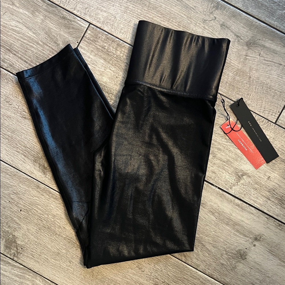 Carbon38 7/8 Legging in Takara Shine